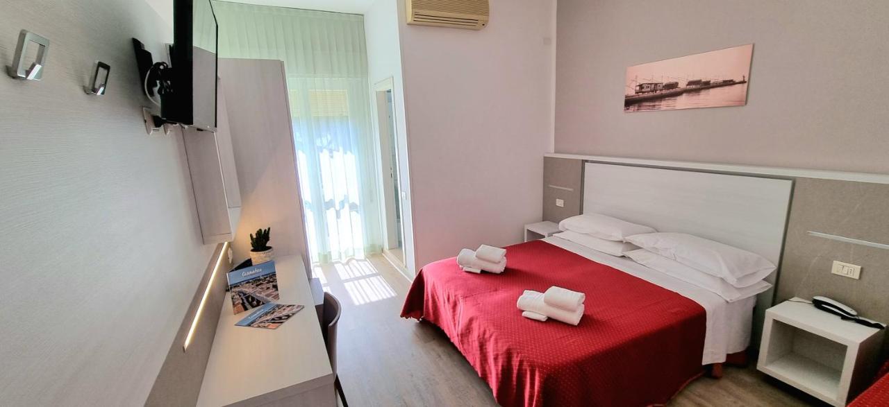 Hotel Camay Cesenatico Esterno foto