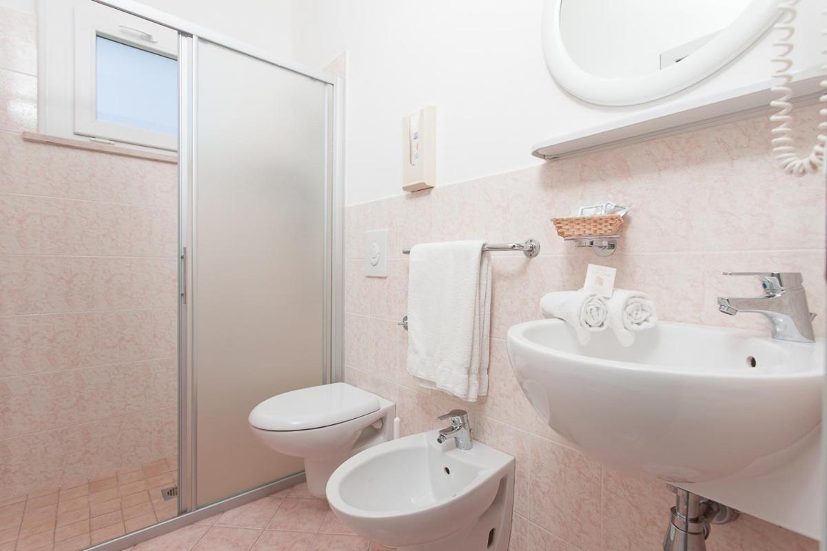 Hotel Camay Cesenatico Esterno foto